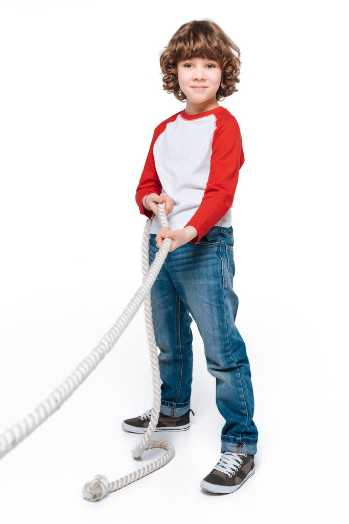 Ładny chłopak grać przeciąganie liny - Zdjęcie, obraz