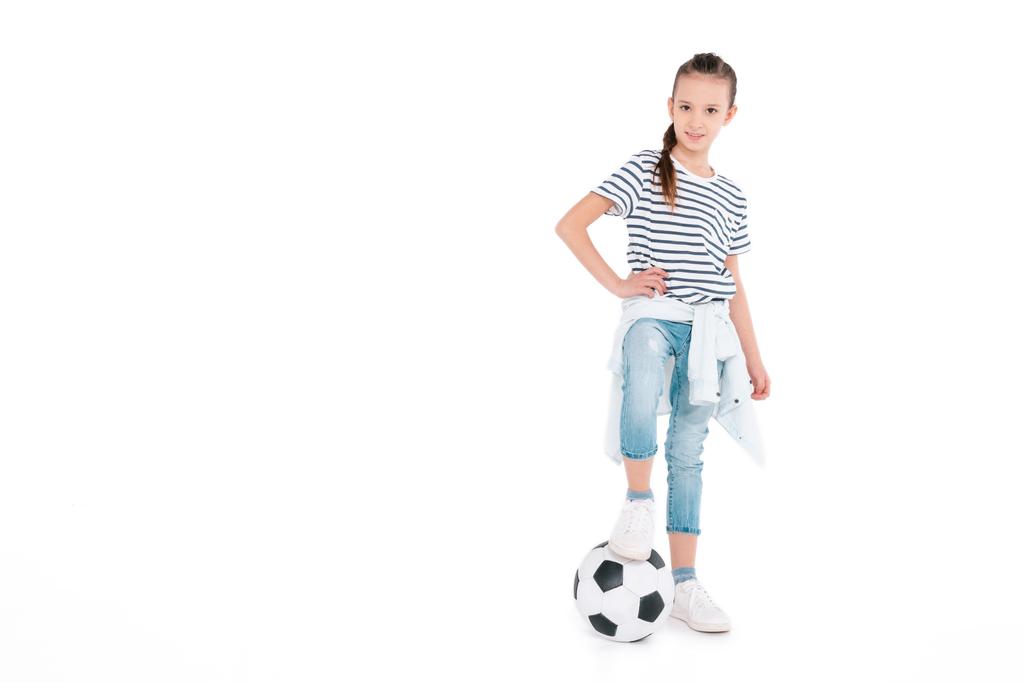 Дівчина грає з футбольним м'ячем
 - Фото, зображення