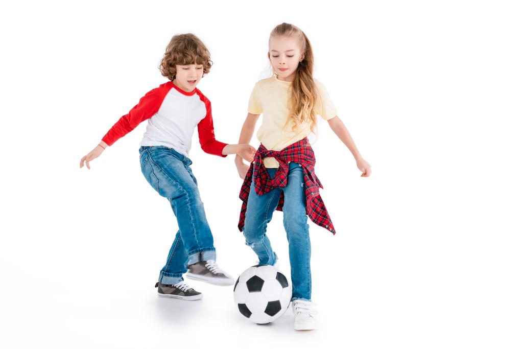 Jalkapalloa pelaavat lapset
 - Valokuva, kuva