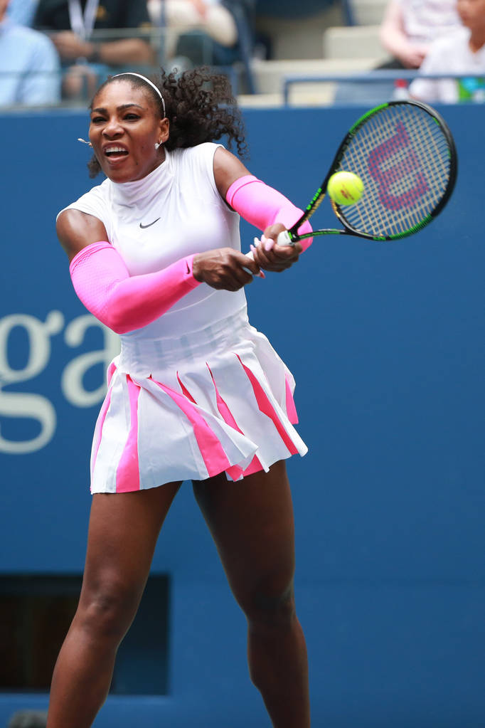 Grand-Slam-Siegerin Serena Williams aus den Vereinigten Staaten in Aktion während ihres Drittrunden-Matches bei den US Open 2016 - Foto, Bild