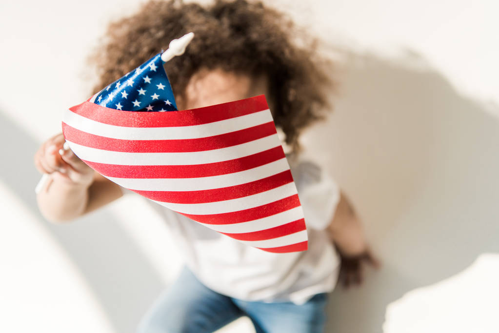 Holčička s americkou vlajkou - Fotografie, Obrázek
