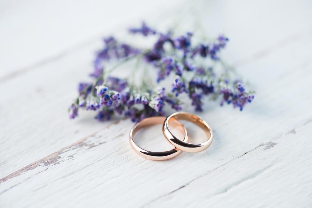 anéis de casamento e flores - Foto, Imagem