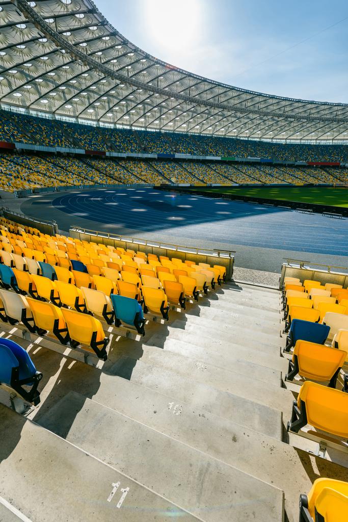 řady sedadel na stadionu  - Fotografie, Obrázek