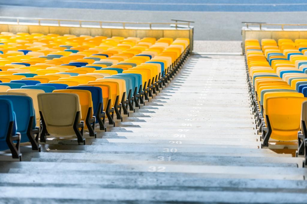 řady sedadel na stadionu  - Fotografie, Obrázek
