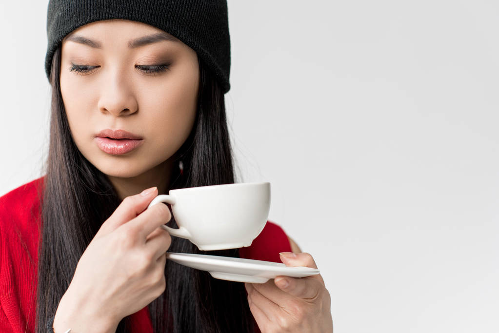 mujer asiática con taza de té
 - Foto, Imagen