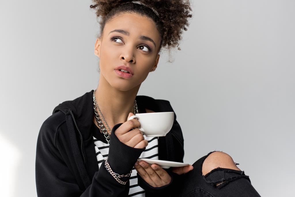 紅茶のカップをアフリカ系アメリカ人の女の子 - 写真・画像