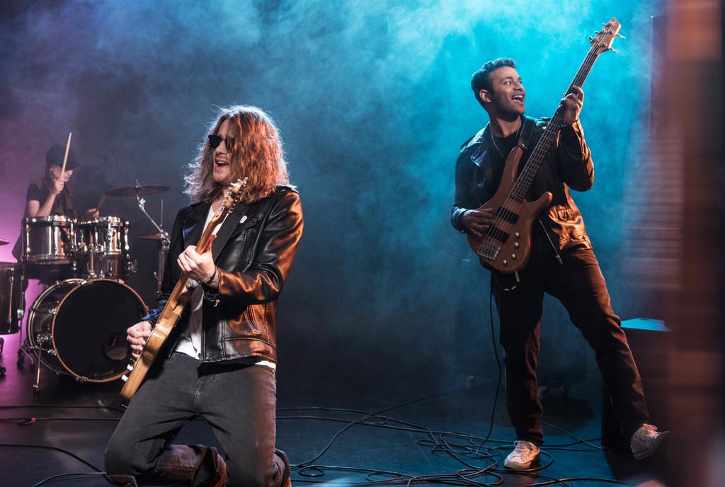banda de rock en el escenario - Foto, imagen