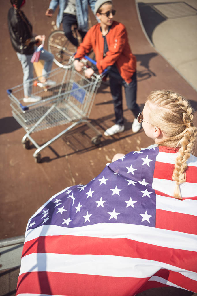 Gençler Amerikan bayrağı ile  - Fotoğraf, Görsel