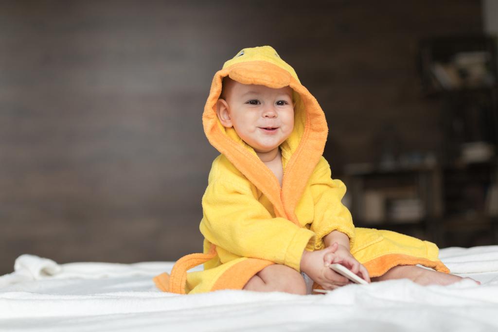 baby boy sárga köntös - Fotó, kép