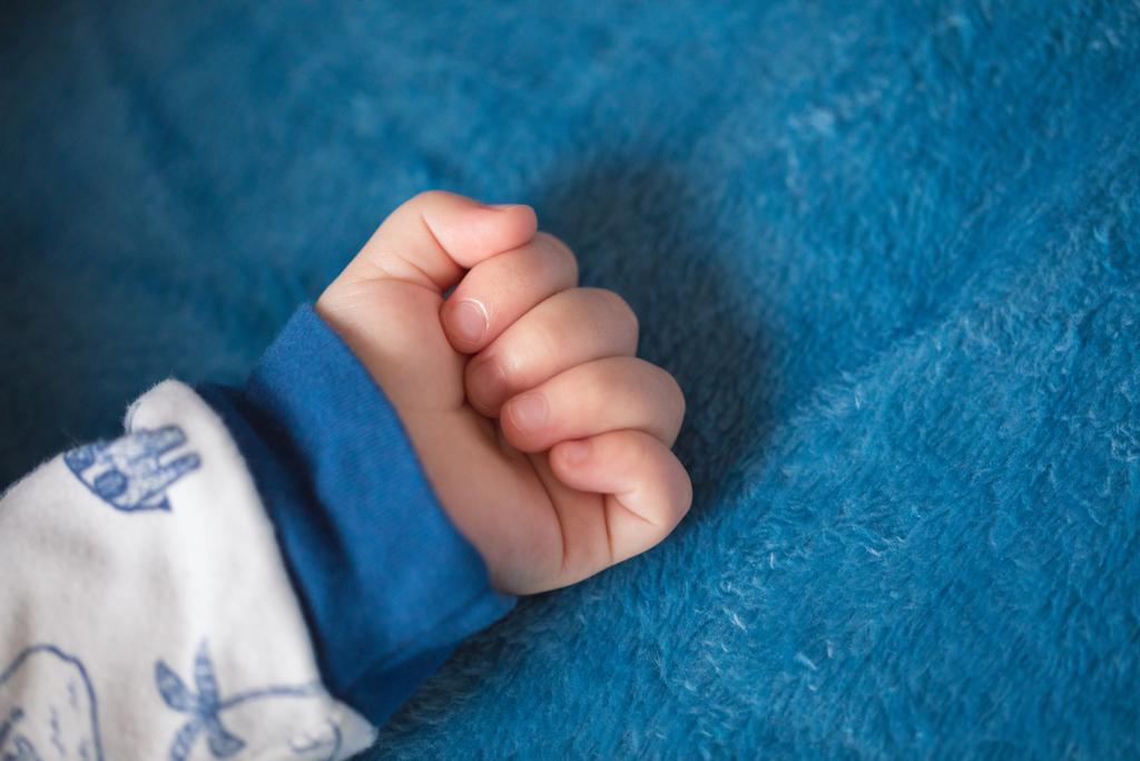 рука сплячого малюка
 - Фото, зображення