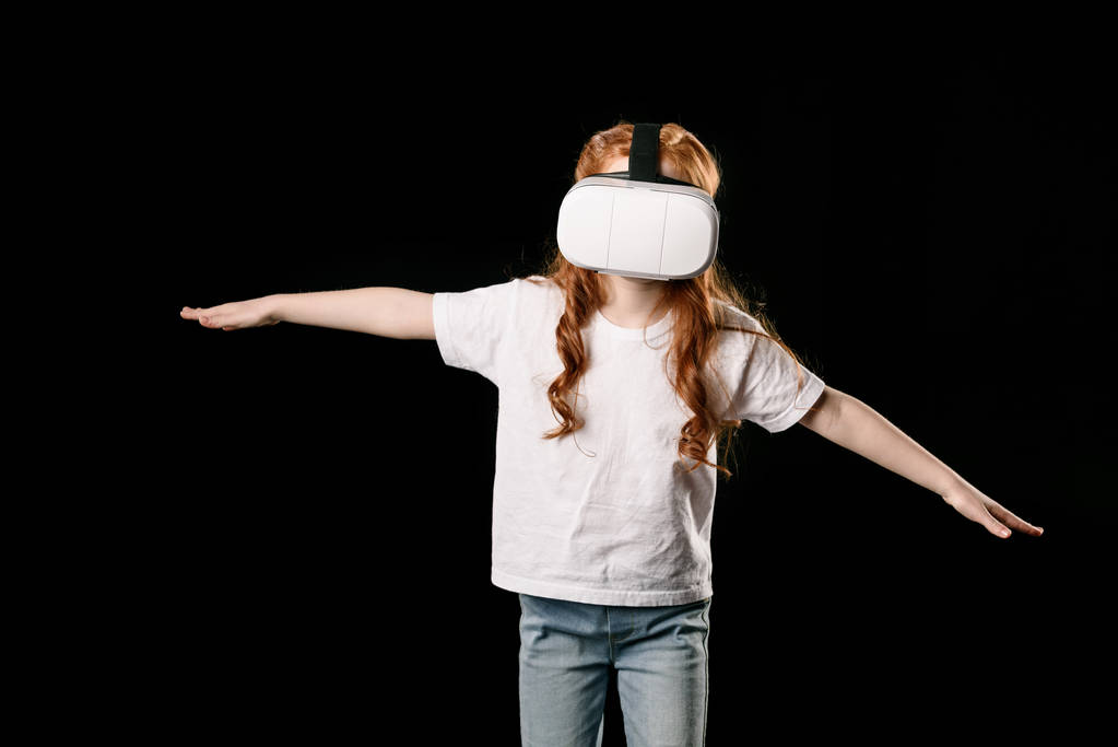 Девушка в гарнитуре виртуальной реальности - Фото, изображение