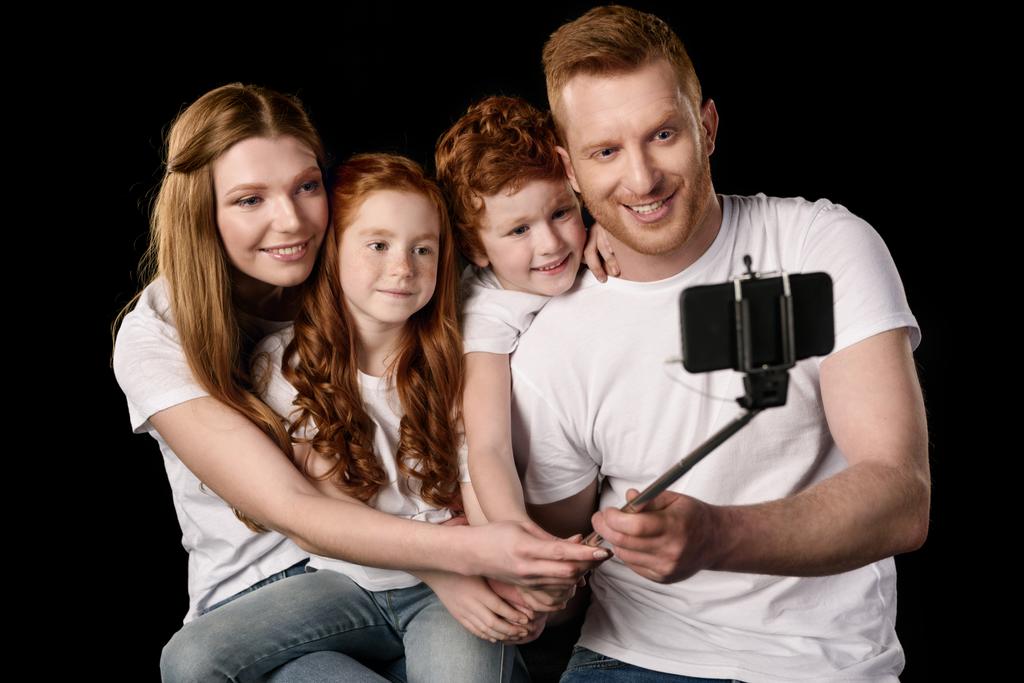 Perhe ottaa selfie
 - Valokuva, kuva
