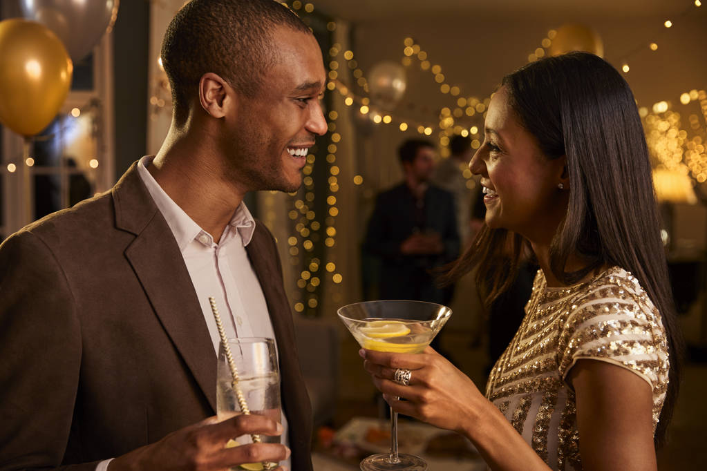 Romantische paar genieten van Cocktails - Foto, afbeelding