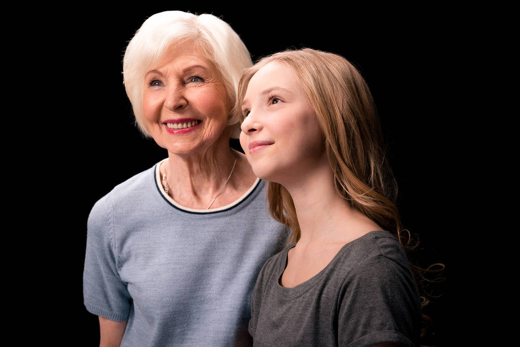 Счастливые бабушка и внучка
  - Фото, изображение
