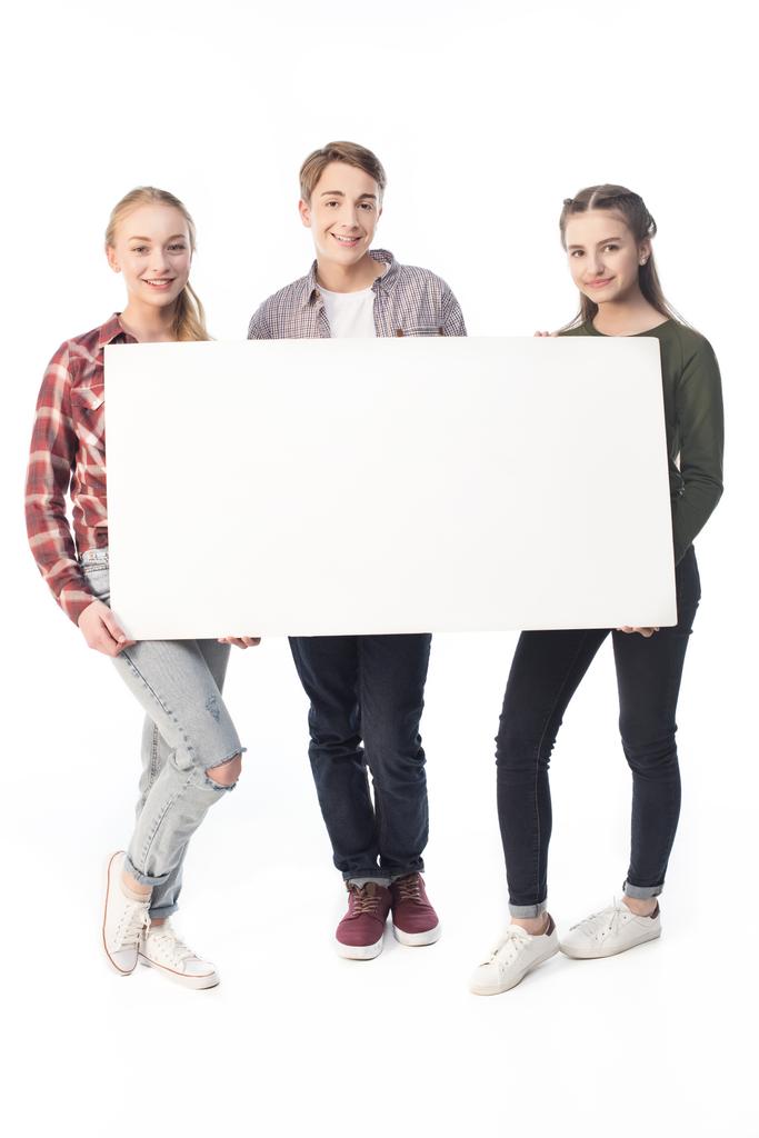 подростки с большим баннером
 - Фото, изображение
