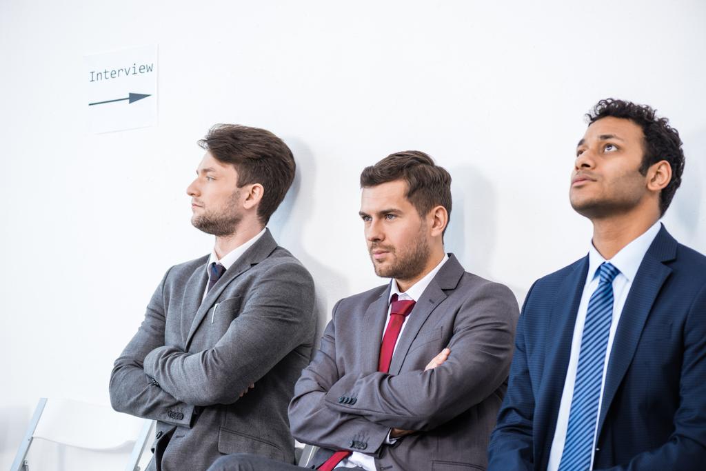 hombres de negocios esperando una entrevista
 - Foto, imagen