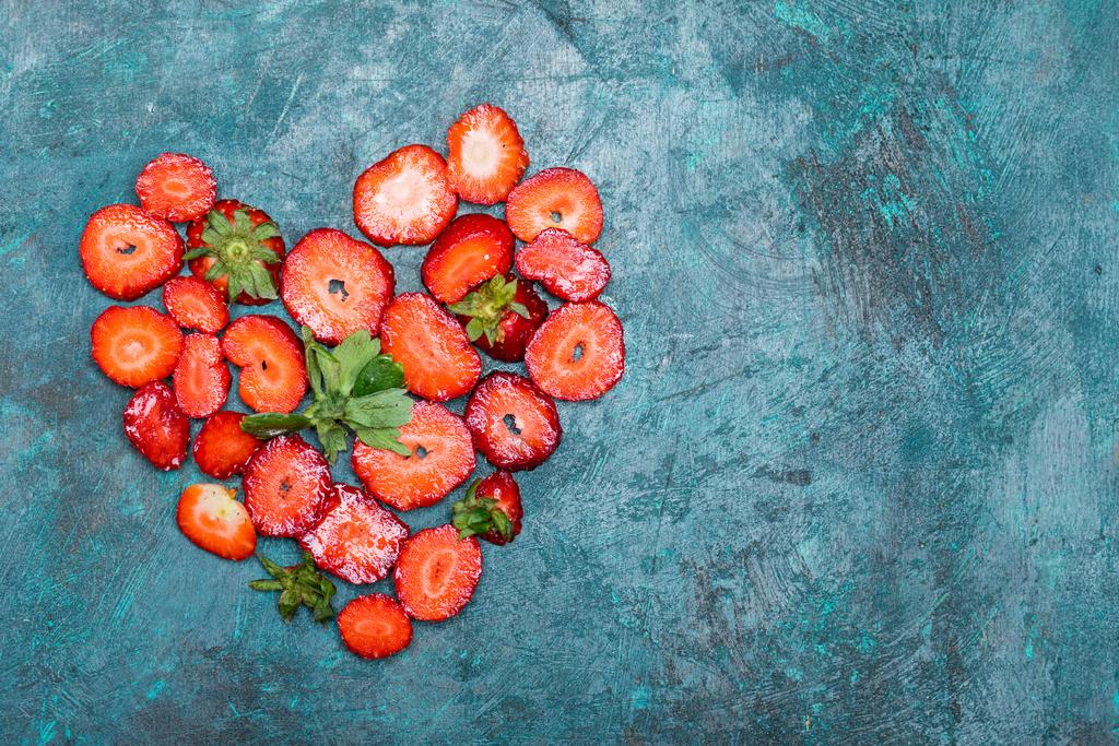 Fresas en forma de corazón
  - Foto, imagen
