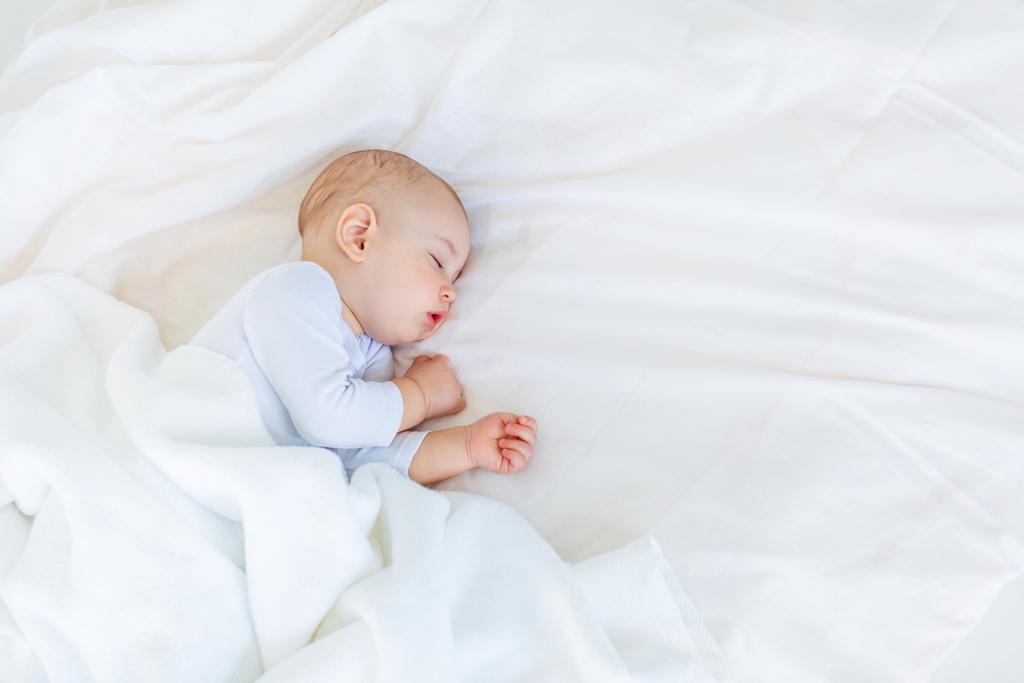 Uyuyan bir bebek   - Fotoğraf, Görsel