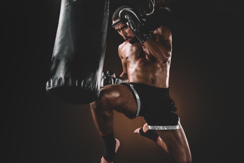 Muay thai lutador
  - Foto, Imagem