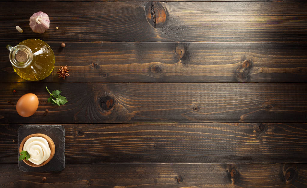 molho de maionese em tigela em madeira
 - Foto, Imagem