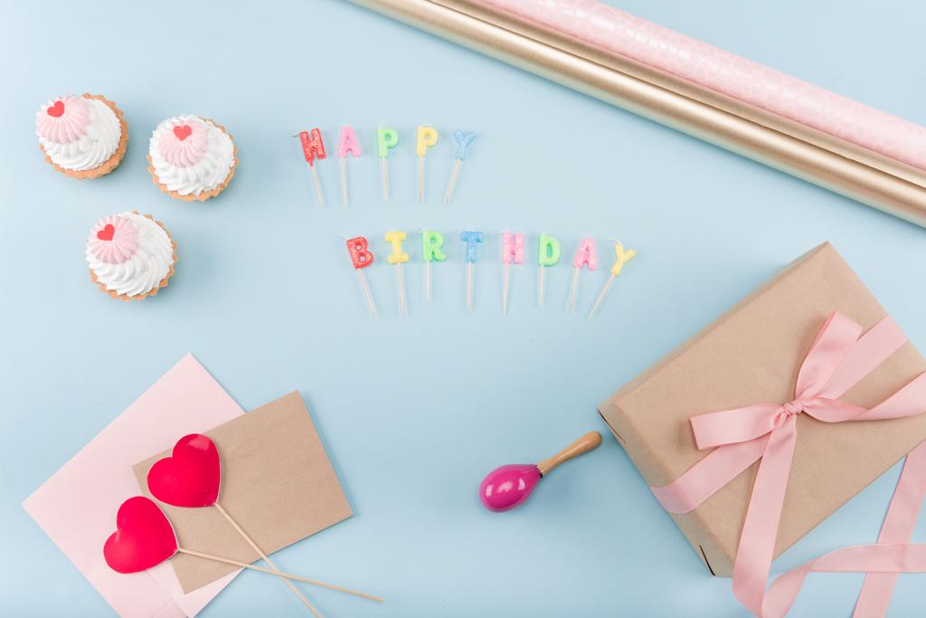 hediye kutusu ile doğum günü pastaları - Fotoğraf, Görsel
