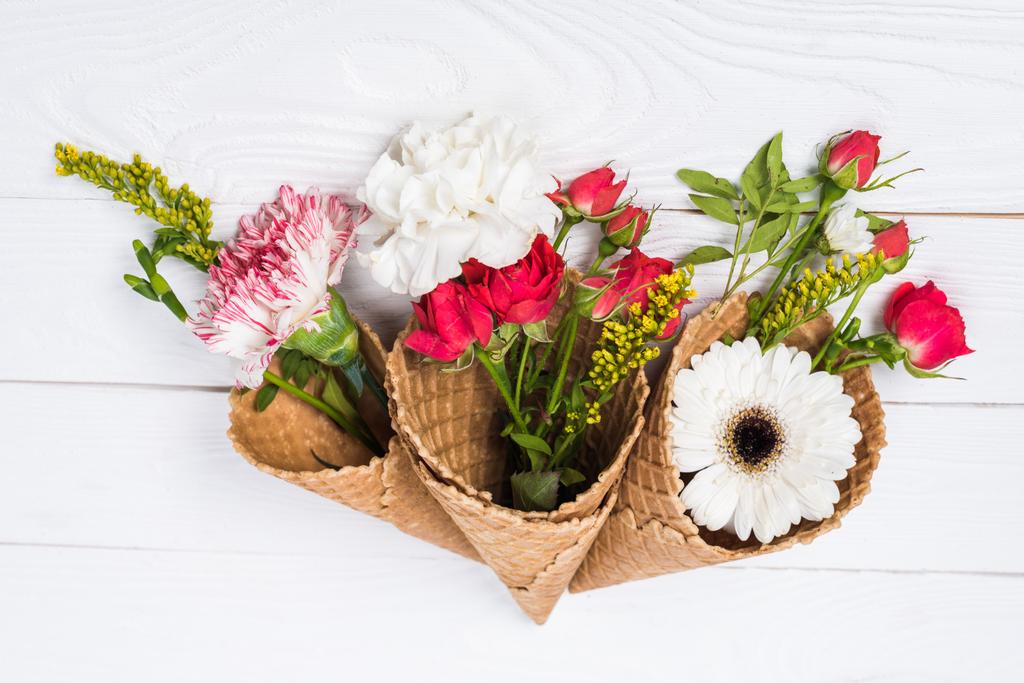 Квіти у вафельних конусах
  - Фото, зображення