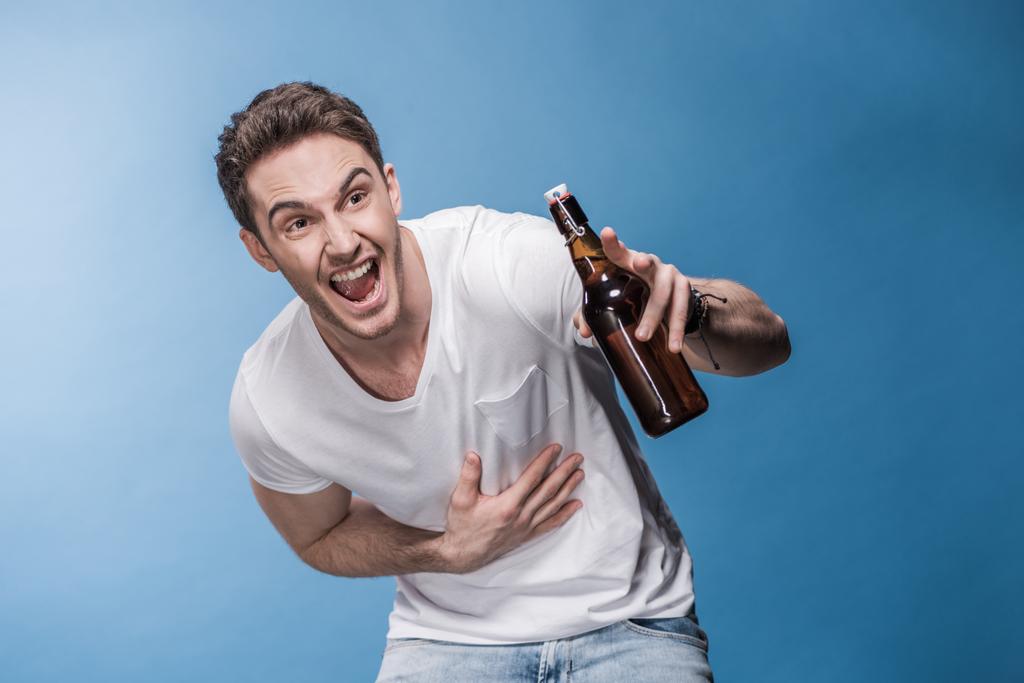Jeune homme à la bière
  - Photo, image