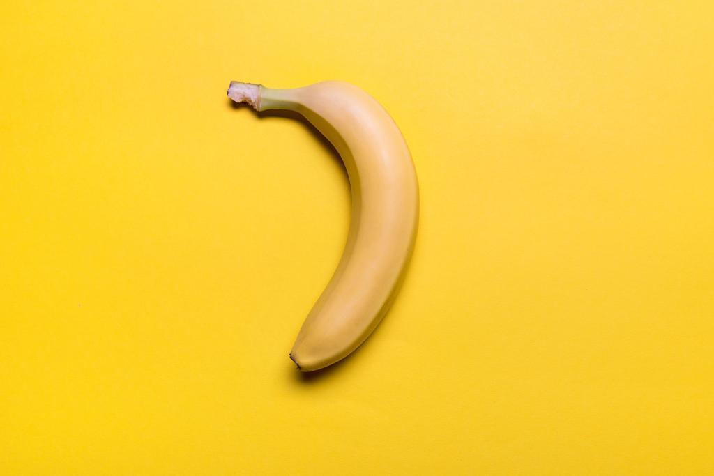 Tuore keltainen banaani
 - Valokuva, kuva