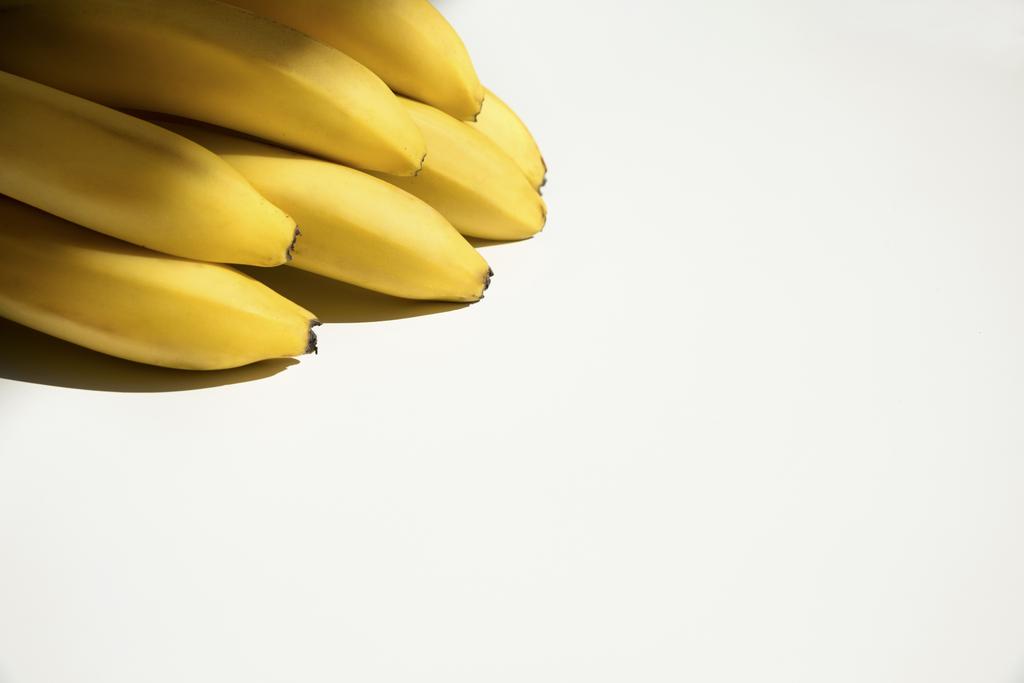 Tuoreet kypsät banaanit
  - Valokuva, kuva