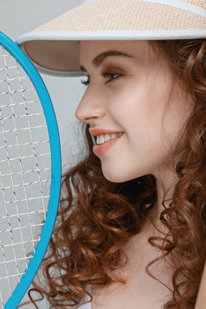Mujer joven con raqueta
  - Foto, imagen