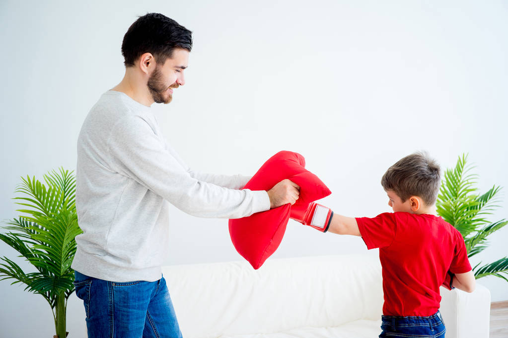 Father and son boxing - Photo, Image