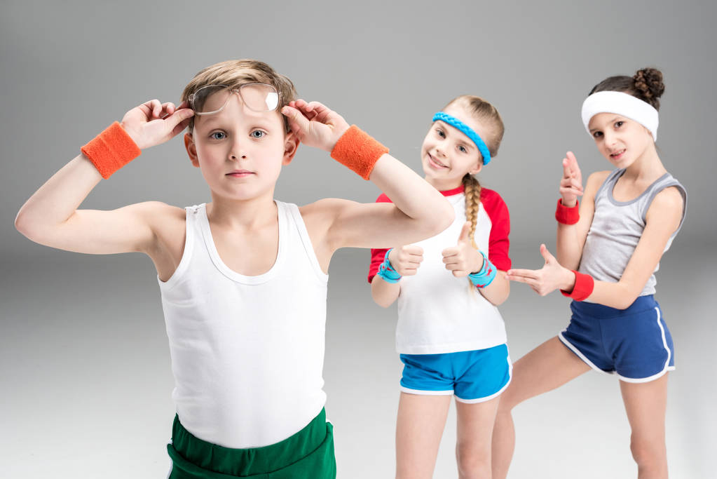 Crianças ativas em sportswear
  - Foto, Imagem
