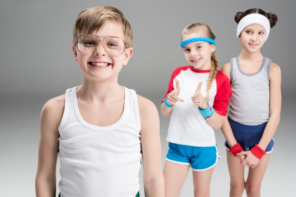Активные дети в спортивной одежде
  - Фото, изображение