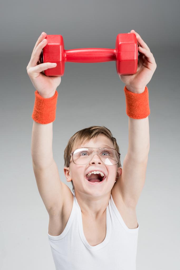 активный мальчик с гантелями
 - Фото, изображение