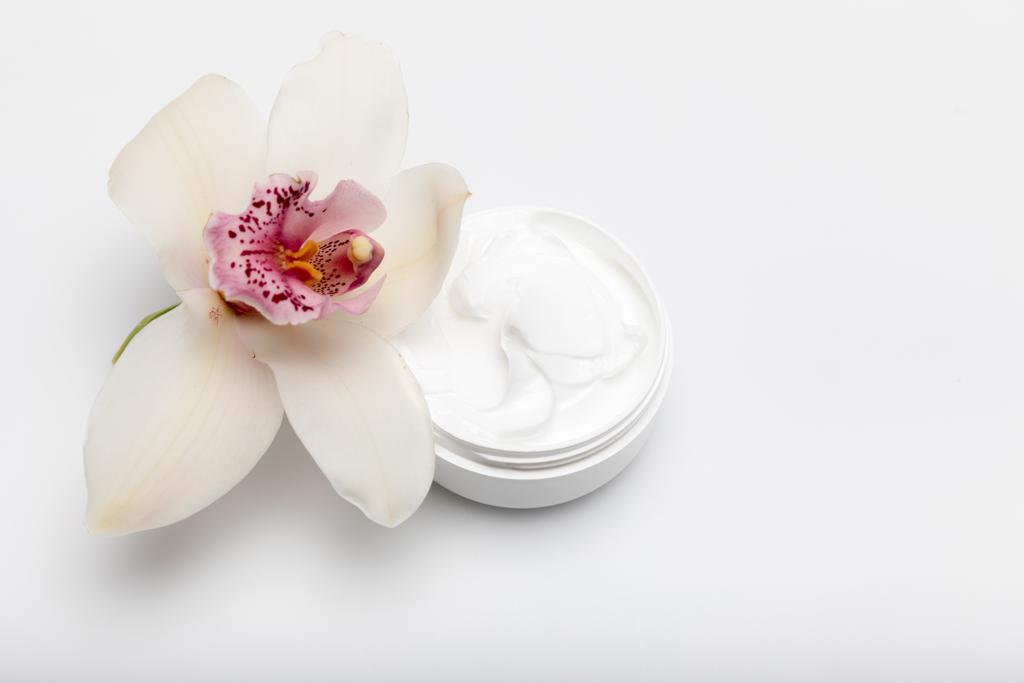 Biologische cream met orchidee - Foto, afbeelding
