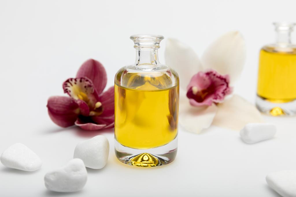 ätherisches Öl mit Orchideen - Foto, Bild