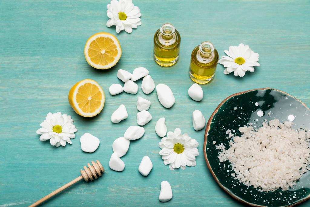 Mořská sůl s olejem a chamomiles - Fotografie, Obrázek