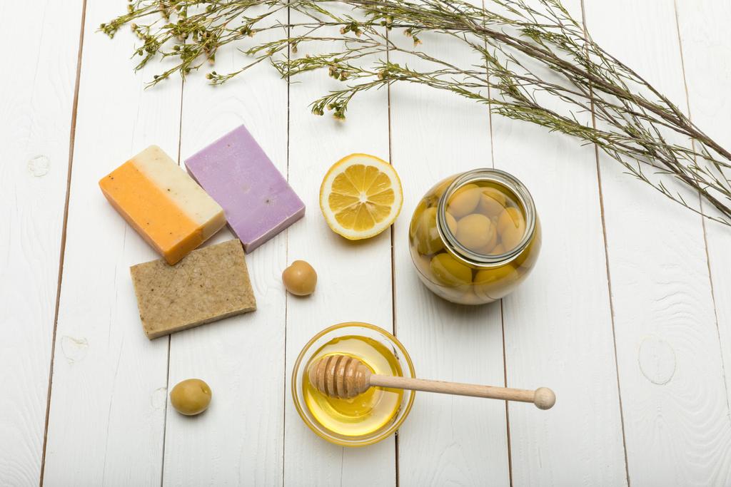 Domácí mýdlo s olivami - Fotografie, Obrázek