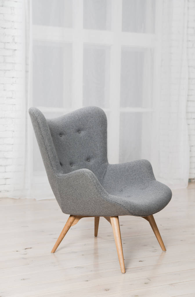 Серый кресло в интерьере
 - Фото, изображение