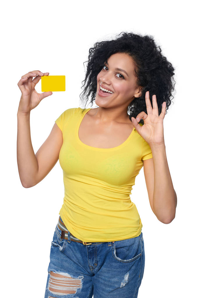 Mujer con tarjeta de crédito - Foto, imagen