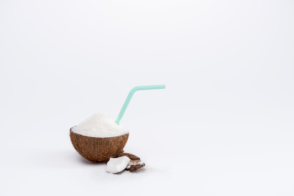 Pęknięty kokosowe z wiórów  - Zdjęcie, obraz