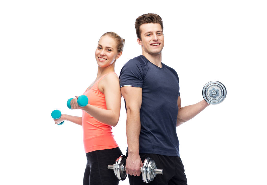 sportieve man en vrouw met halters - Foto, afbeelding
