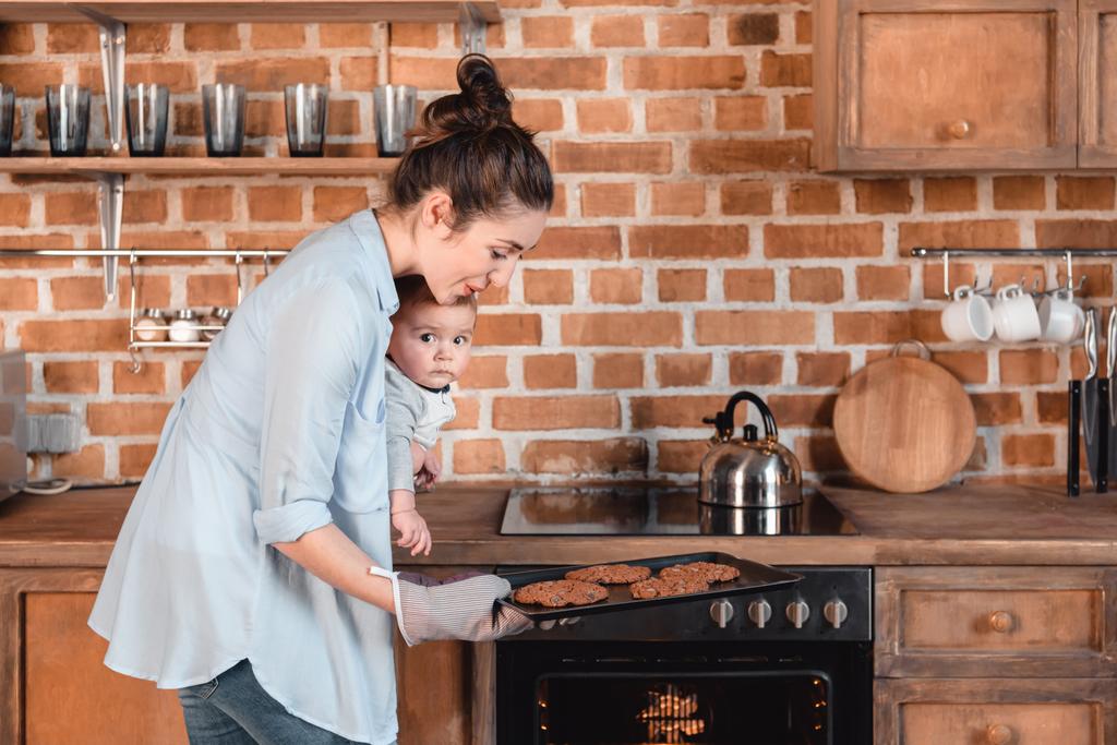 woman with her son baking cookies - Photo, Image