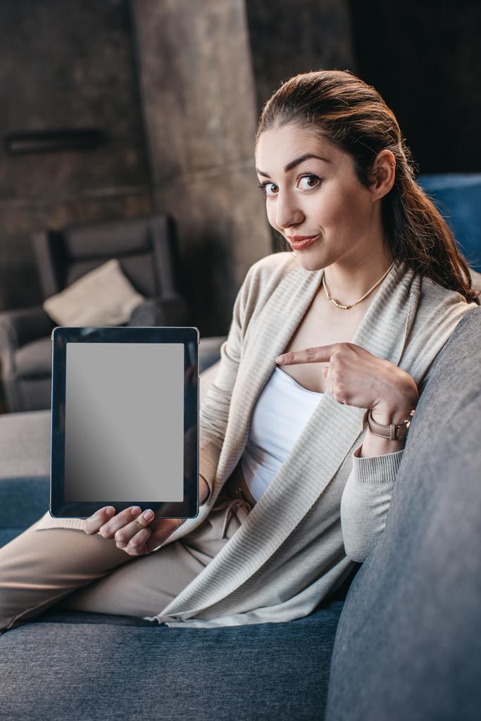 mulher usando tablet digital - Foto, Imagem