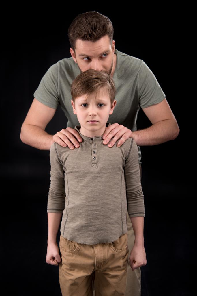 Père et fils en conflit
 - Photo, image