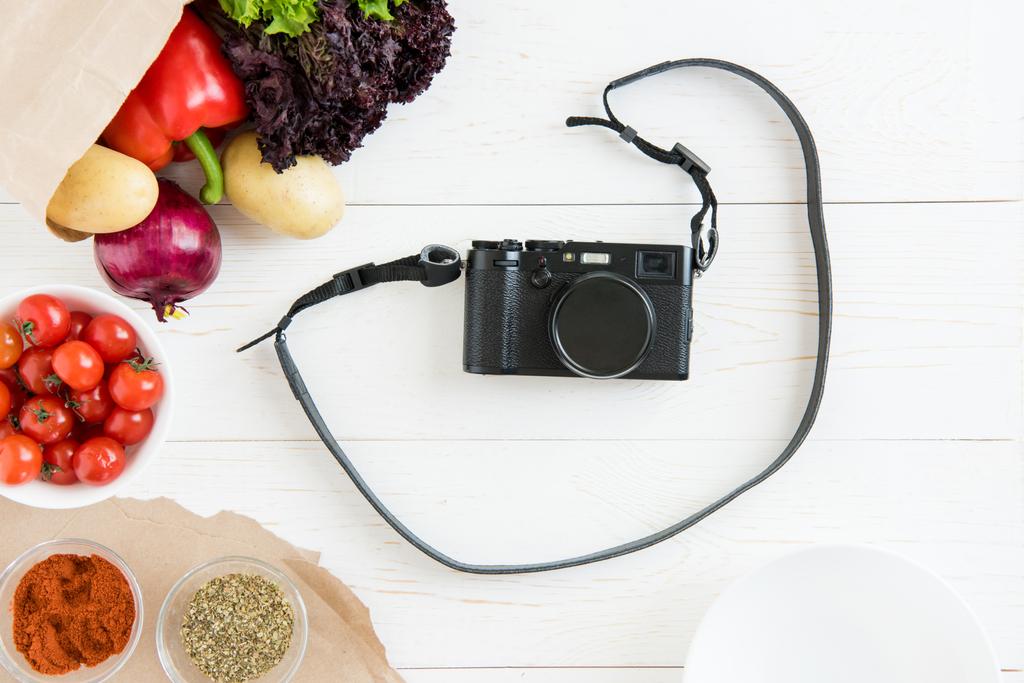 • fotoaparát se zeleninou a kořením  - Fotografie, Obrázek