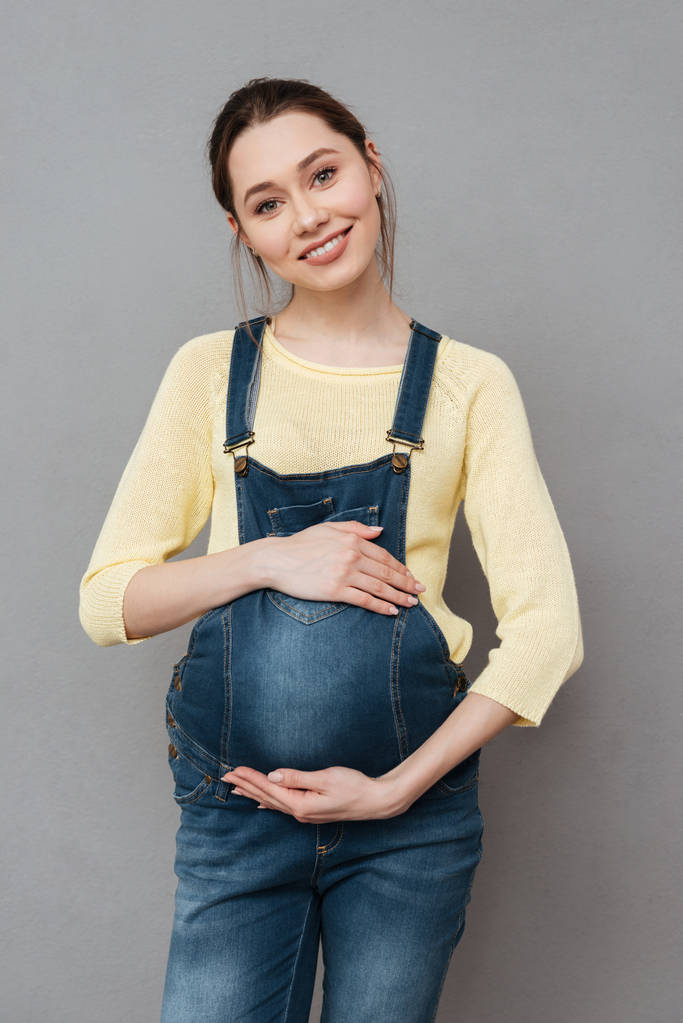 schöne glückliche schwangere Frau - Foto, Bild