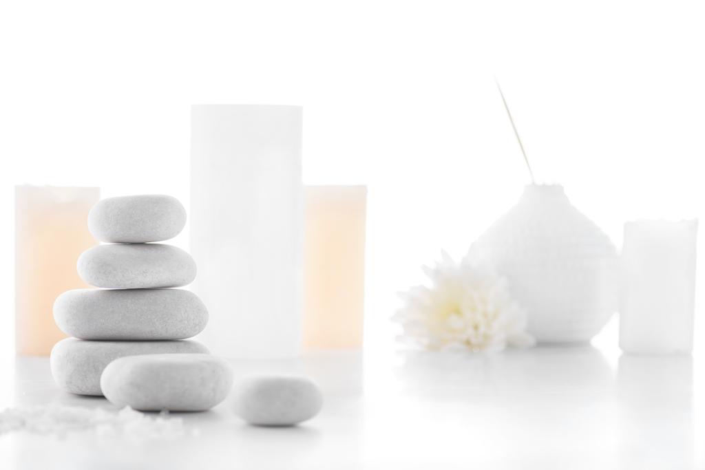 Zen stenen en kaarsen - Foto, afbeelding