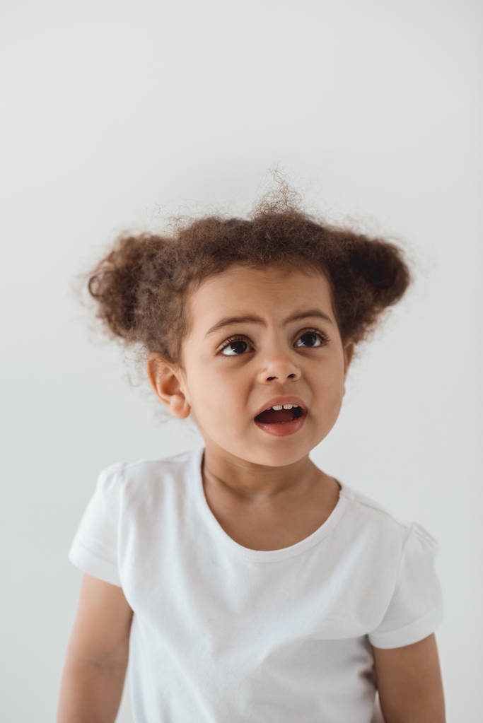 маленькая девочка с выражением лица
 - Фото, изображение