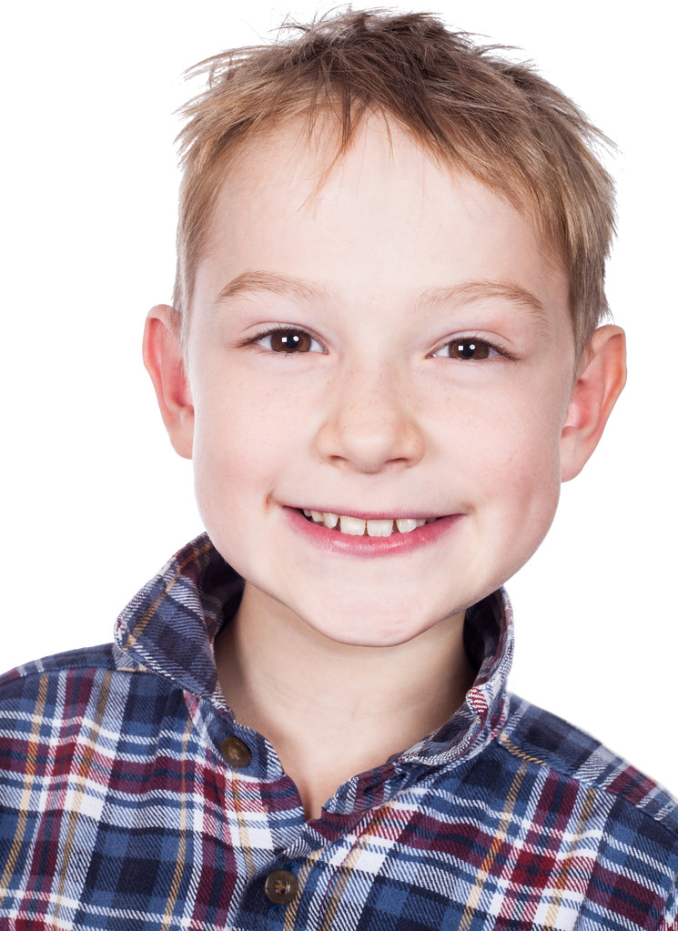 Beyaz arka plan üzerinde izole mutlu küçük çocuk portresi - Fotoğraf, Görsel